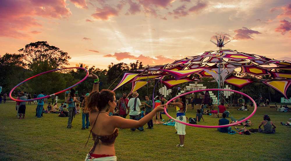 Why Psychedelic Fashion and Music Festivals Are a Perfect Match?